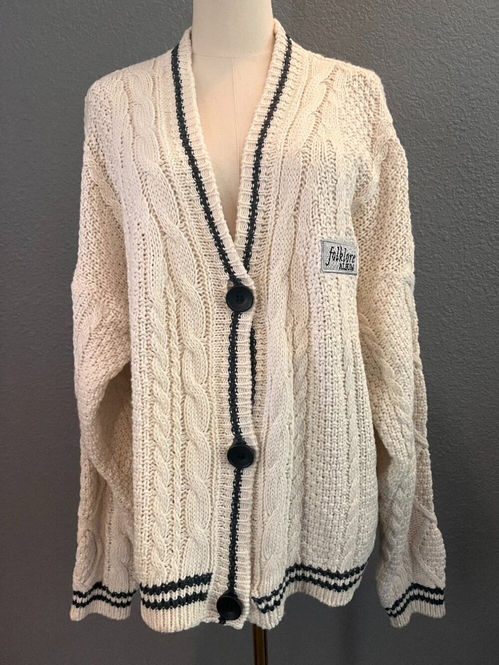 ORIGINAL 2020 TAYLOR SWIFT 1ST EDITION FOLKLORE ALBUM CARDIGAN SWEATER EUC MD/LG